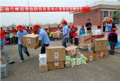 Lanzhou Lubricant R&D Center Shows Care for Primary Schools in Impoverished Mountain Areas