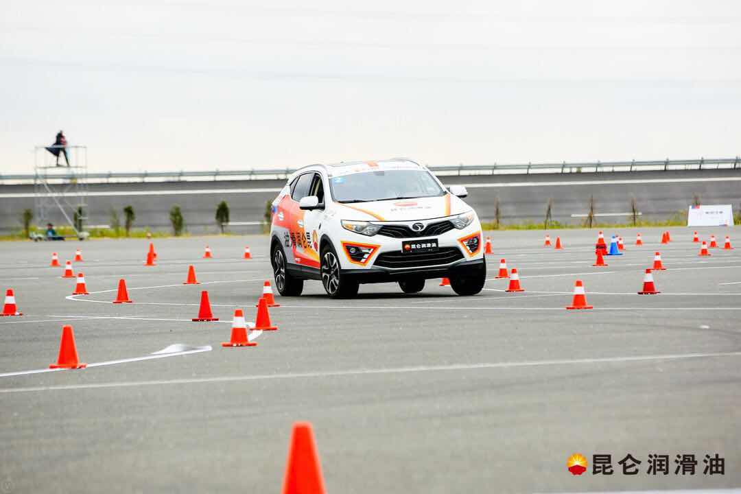 The Kunlun Lubricants King of Cars Contest Kicks Off Passionately at Dafeng as Image Ambassador Pan Xiaoting Ignites the Track with Huge Popularity