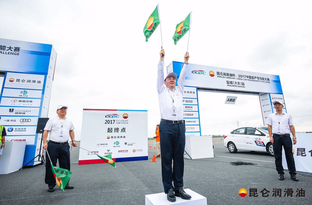 The Kunlun Lubricants King of Cars Contest Kicks Off Passionately at Dafeng as Image Ambassador Pan Xiaoting Ignites the Track with Huge Popularity