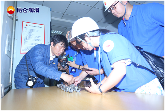 First Batch of Sci-Tech Innovation Experience Officers Visit Kunlun Lubricant