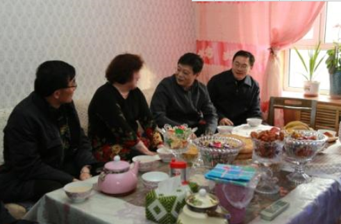 Li Xiaodong Visits the Karamay Lubricant Plant to Comfort Employees in Difficulty