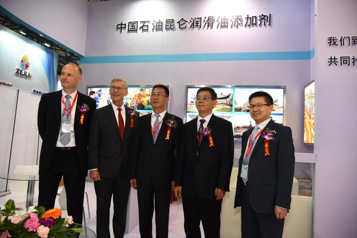 Displaying the Nation's Key Equipment and Forging a National Brand – Kunlun Lubricants' Additives, Greases and Fluids Make Their Debut, Leading the Development of the National Lubrication Industry