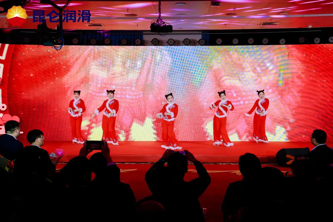 Charging into the New Era: Kunlun Lubricant Holds a Commendation Meeting for Outstanding Individuals and Collectives