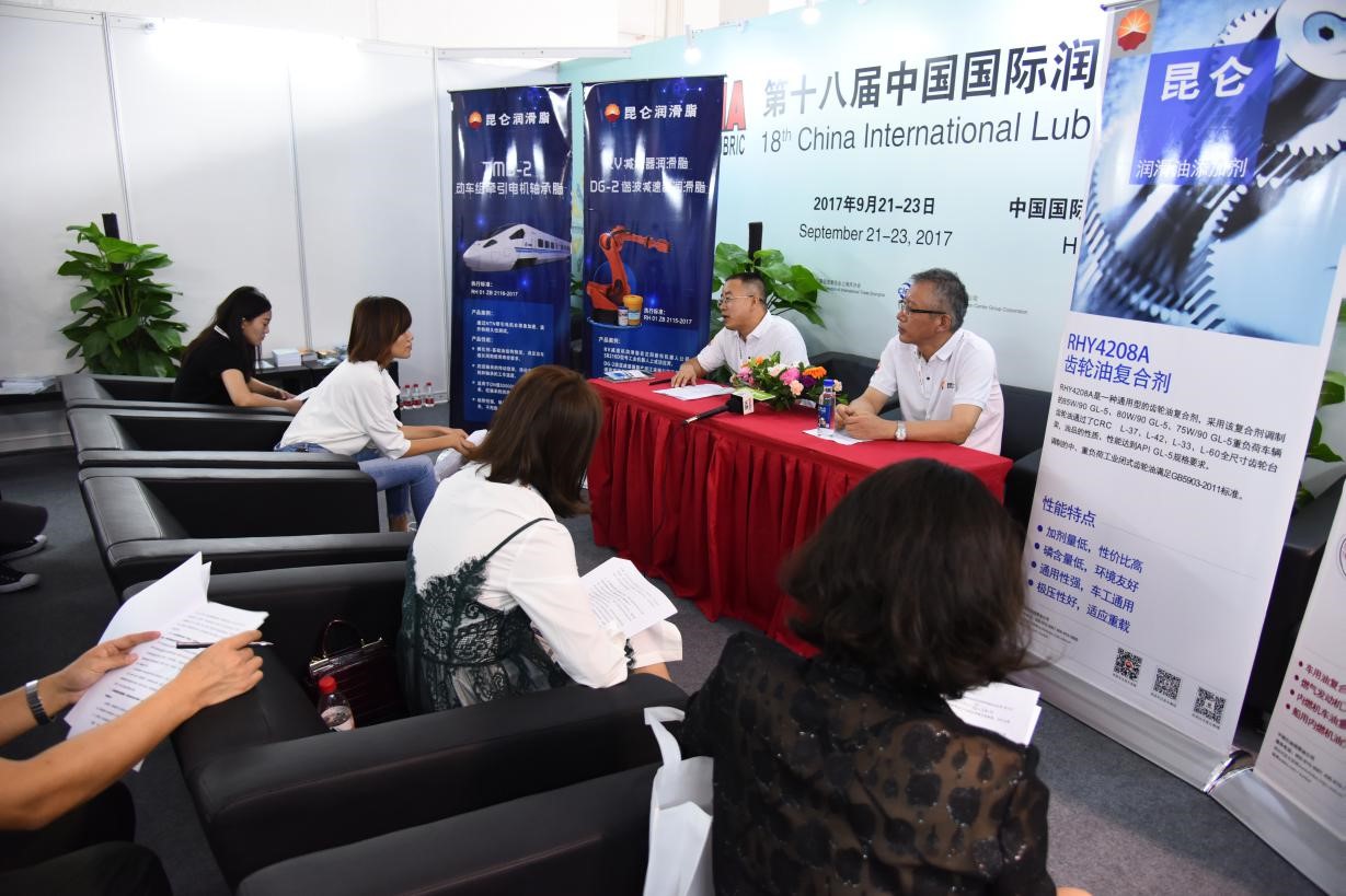 Displaying the Nation's Key Equipment and Forging a National Brand – Kunlun Lubricants' Additives, Greases and Fluids Make Their Debut, Leading the Development of the National Lubrication Industry