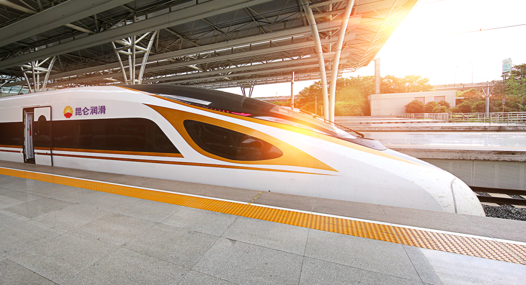350 km/h! Kunlun Lubricants supports high-standard operation of the Beijing–Wuhan section of China’s high-speed railway.