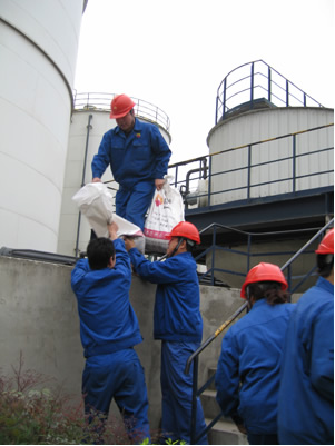 Chengdu Lubricant Plant Holds a Safety Emergency Drill for a Sudden Oil Spill Accident