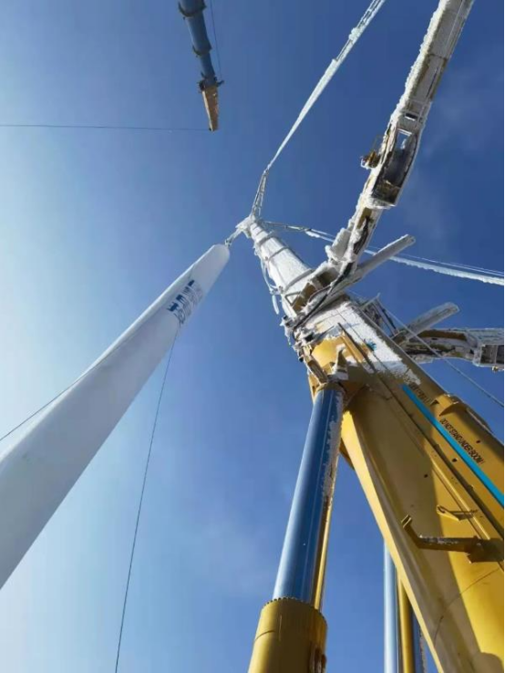 The "Chinese Chip" Behind the "Thousand-Tonne" Crane