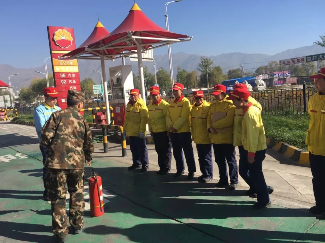 Exhaust Purification Fluid Sells Like Hotcakes at Huiyuan Gas Station