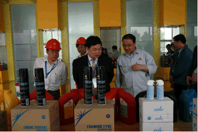 Representatives of the Internal Combustion Engine Industry Association Visit the Chengdu Lubricant Plant for Research