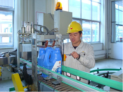 Dalian Lubricant Plant's Self-Developed Missing-Drum Detection Device for 4-Liter Cartons Goes into Operation